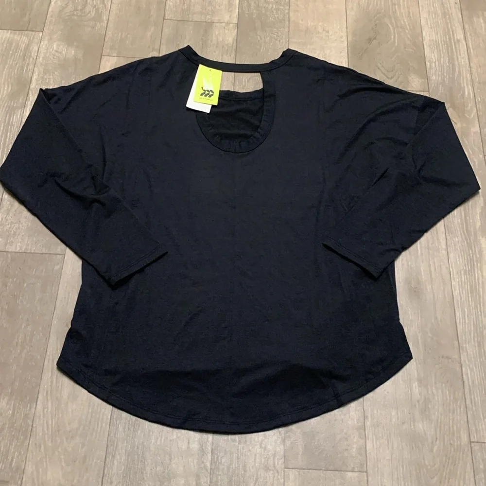 NWT All In Motion Relaxed Fit Athletic Black Performance Long Sleeve Top Shirt‎